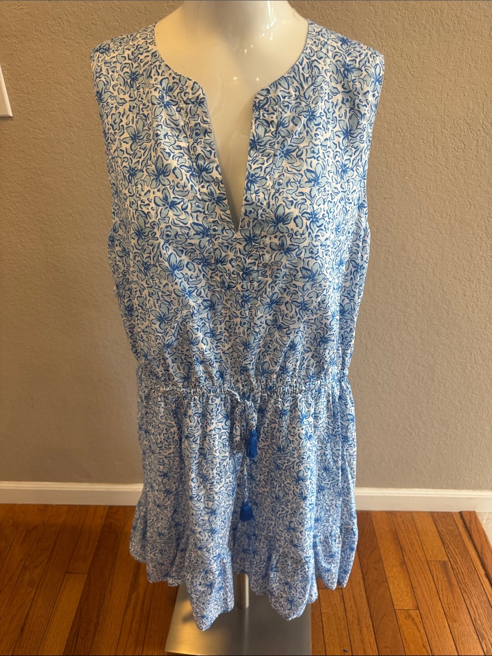 Vineyard Vines Large Blue and White Floral Sleeveless Drawstring Dress